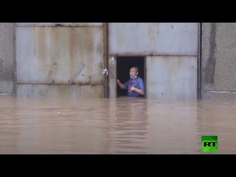 شاهد الفيضانات تُكبد الصين خسائر فادحة وإجلاء آلاف السكان