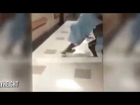 فيديو مشاجرة عنيفة بين مريضين داخل مستشفى أميركي